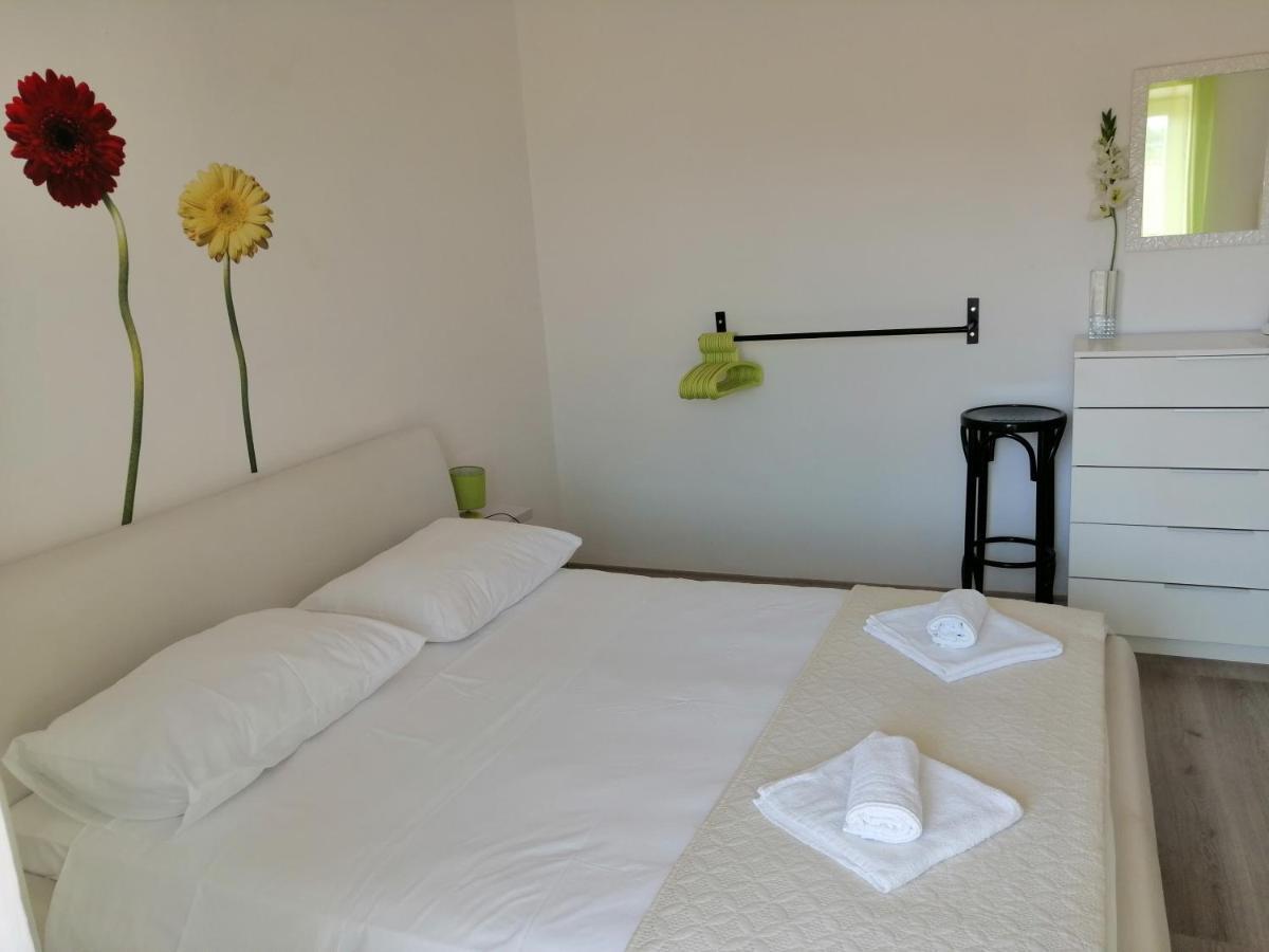 Apartment Roky Хвар Екстериор снимка
