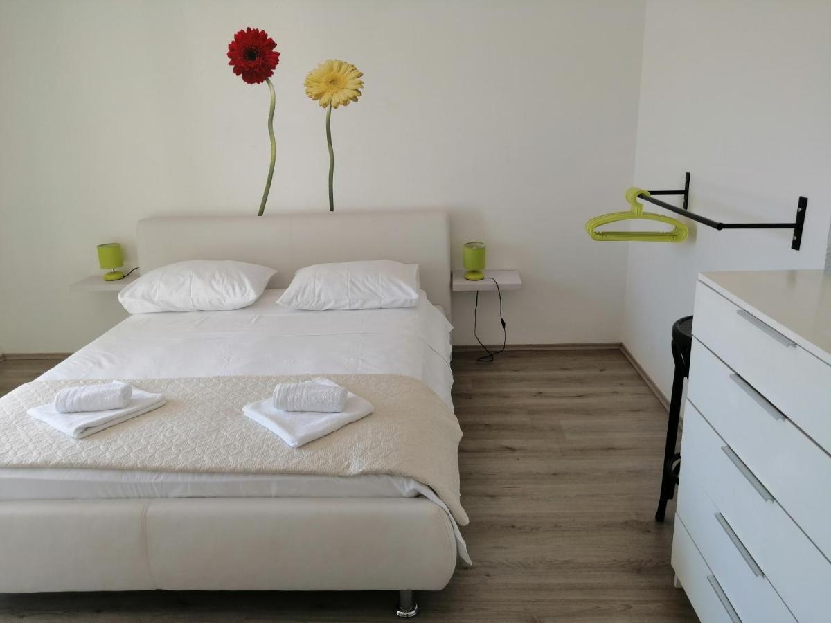 Apartment Roky Хвар Екстериор снимка